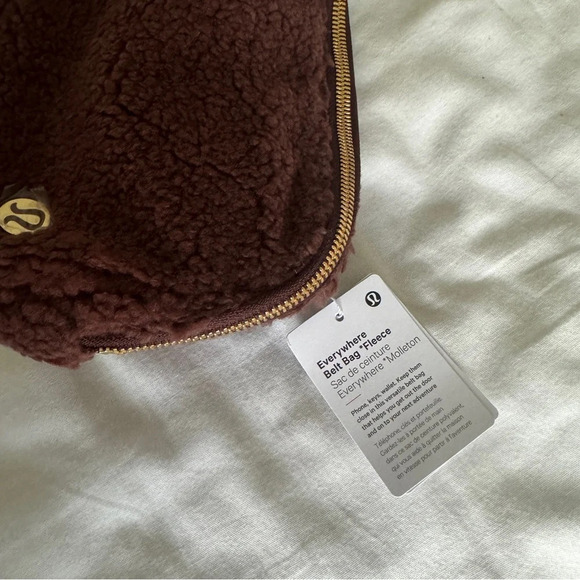 🆕🤎 Lululemon Everywhere Belt Bag Fleece Brown Earth Gold - Picture 4 of 7